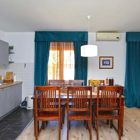 House Desanka 2102 Пула