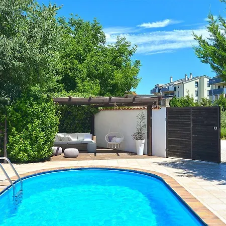 House Desanka 2102 Πούλα