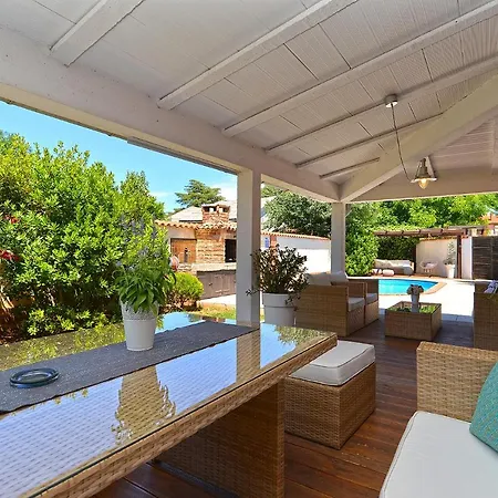 House Desanka 2102 プーラ